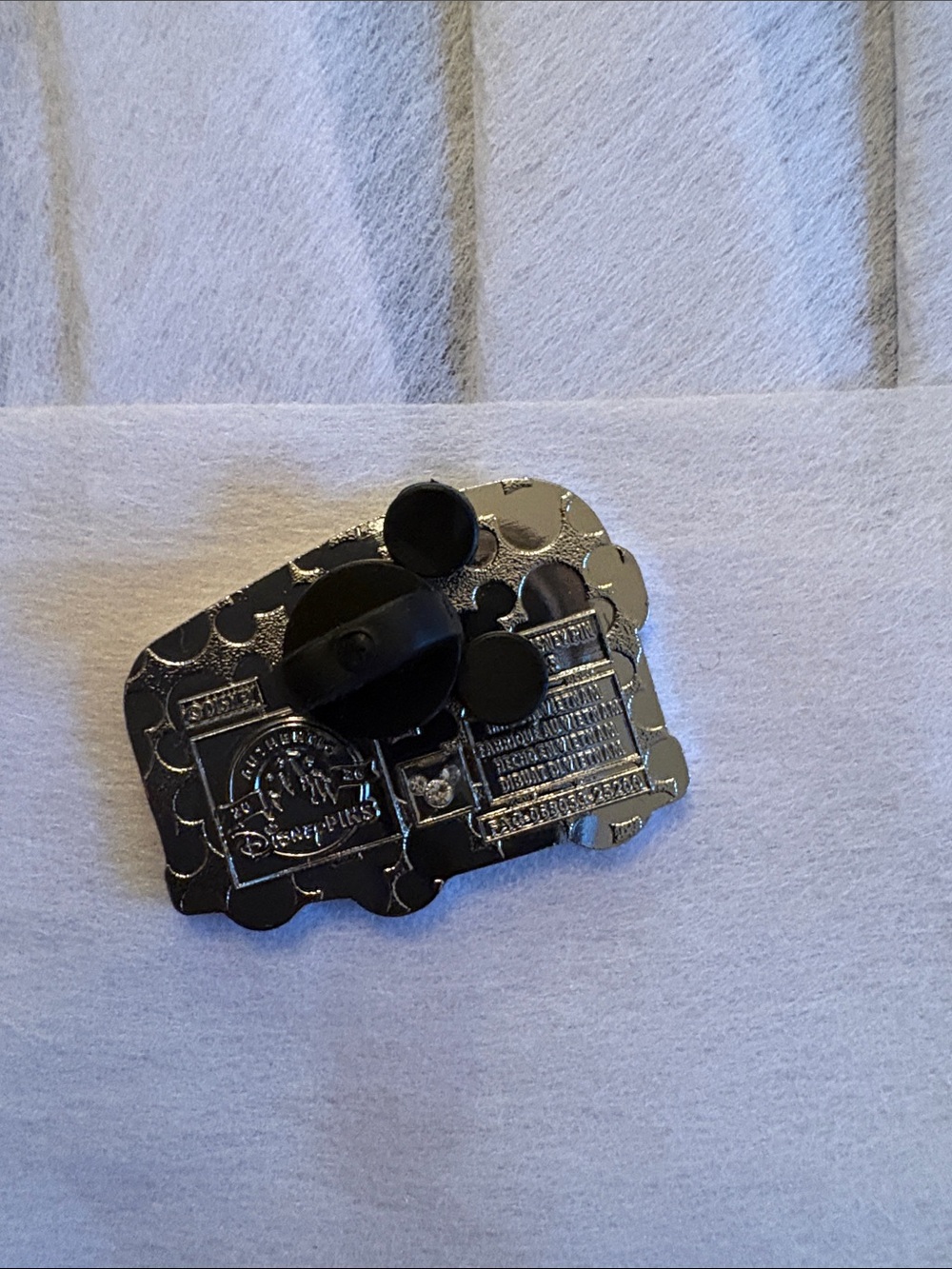 Disney Parks trading pin - 101 Dalmatians Bus (hidden Mickey) 2026 Wave A - Picture 3 of 3